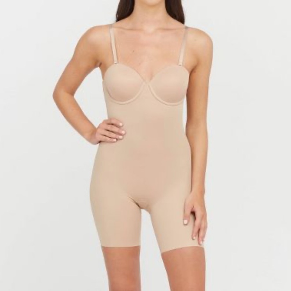 ASSETS BY SPANX Women's Flawless Finish Strapless Cupped Midthigh Bodysuit